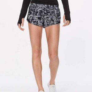 Lululemon Hotty Hot Short II (2.5")